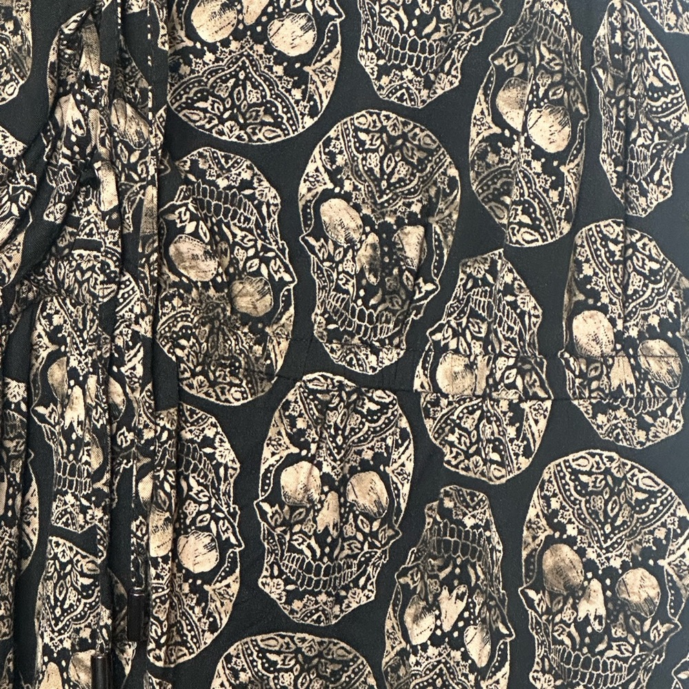 Torrid Black and Tan Patterned Blouse - Picture 6 of 9